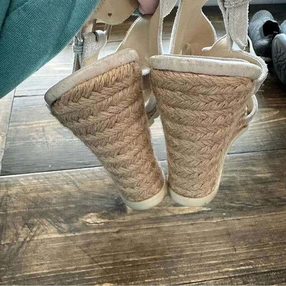 Donald J. Pliner Brevos Women's Gray & Tan Strappy Wedge Sandal Size 10M GUC - Picture 9 of 10